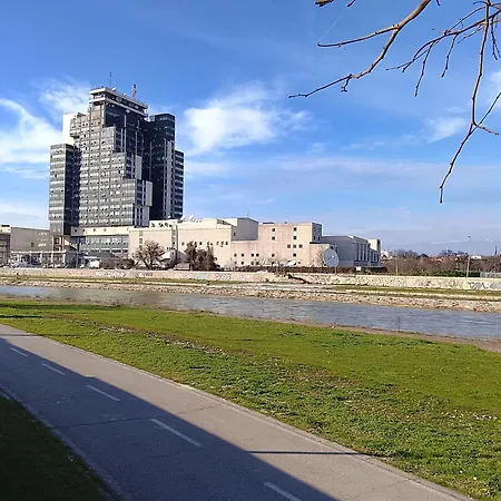 아파트 Center Retreat