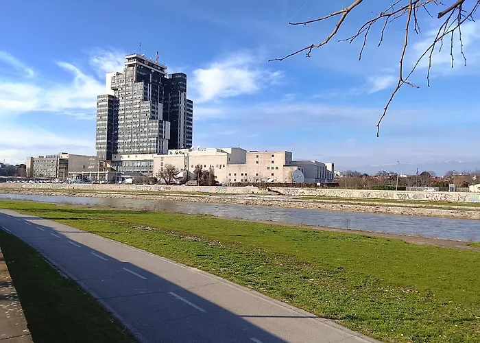 아파트 Center Retreat